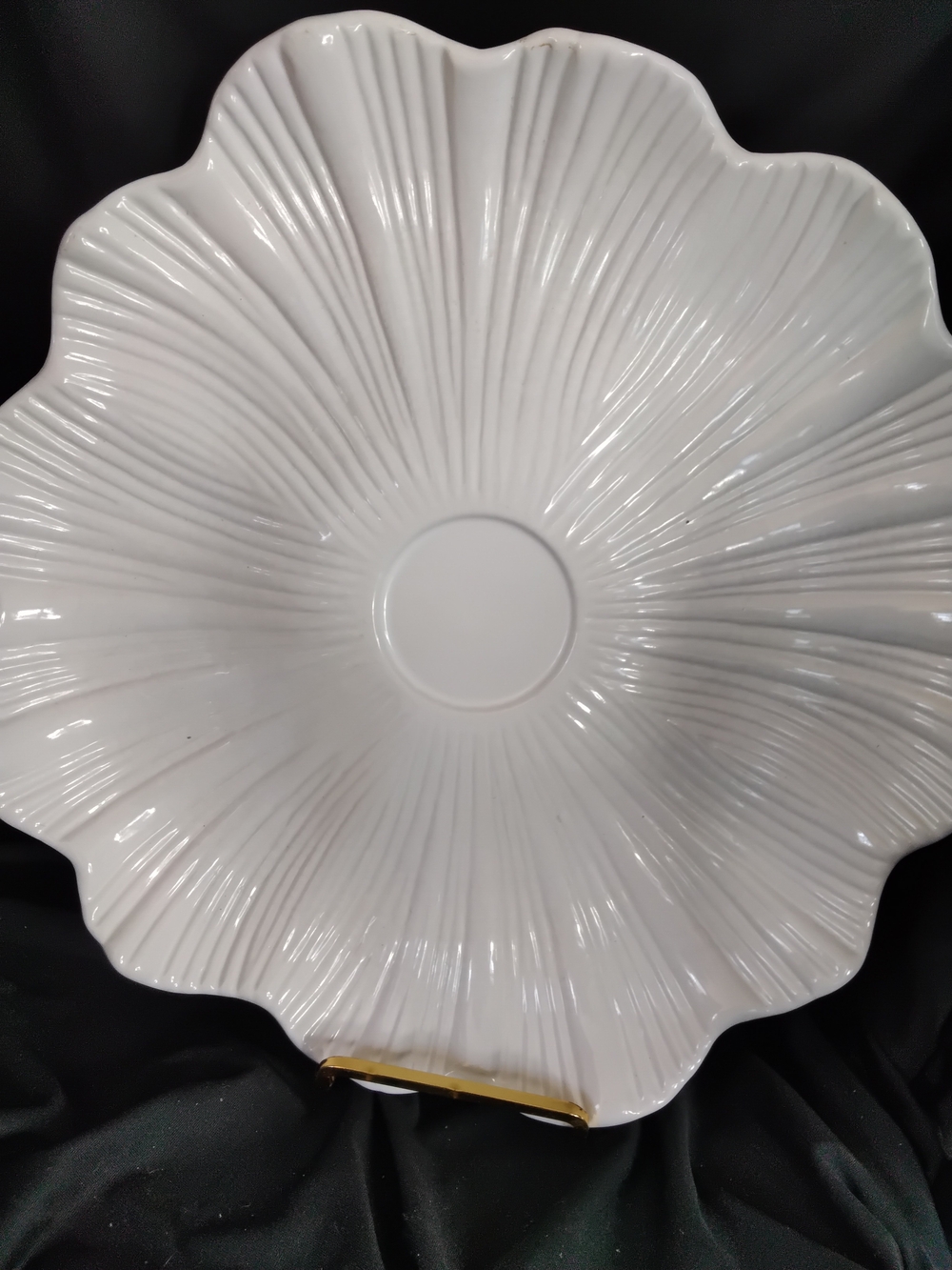 Elegant White Floral Ceramic Serving Bowl - Decorative Dining Piece